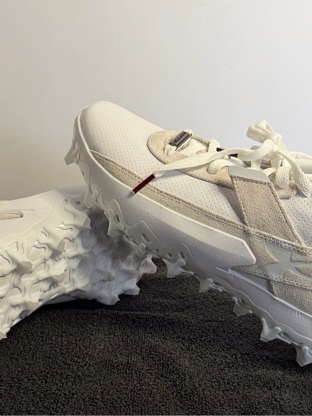 White Men's Size M 9.5 (W 10.5) Adult Under Armour Low Top Molded Cleats (New)